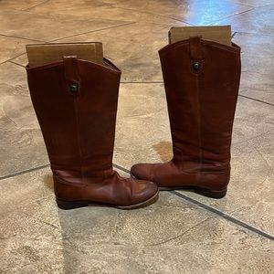Frye boots brown leather Size 7 distressed pull on